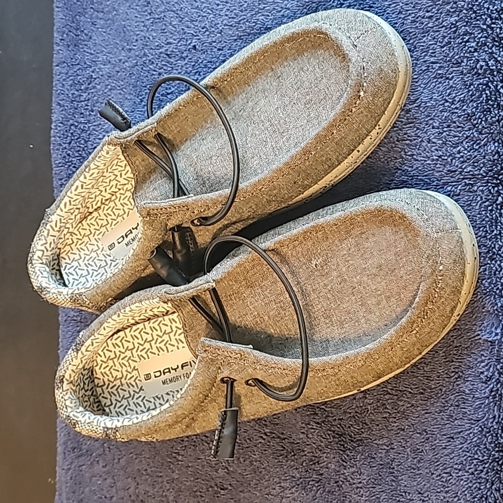 Memory foam Day Five similar to Hey Dude